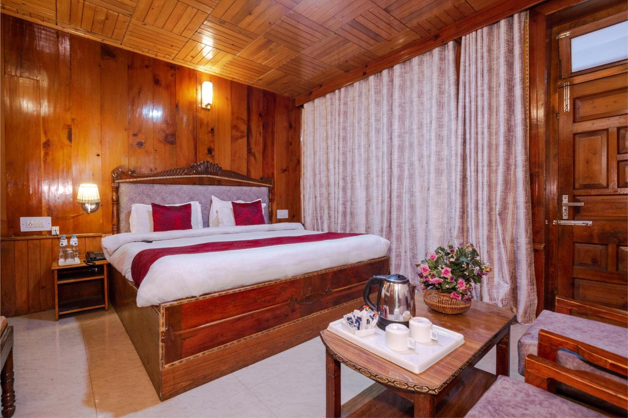 Holiday Home International -Vivaan Stays Manāli Zewnętrze zdjęcie