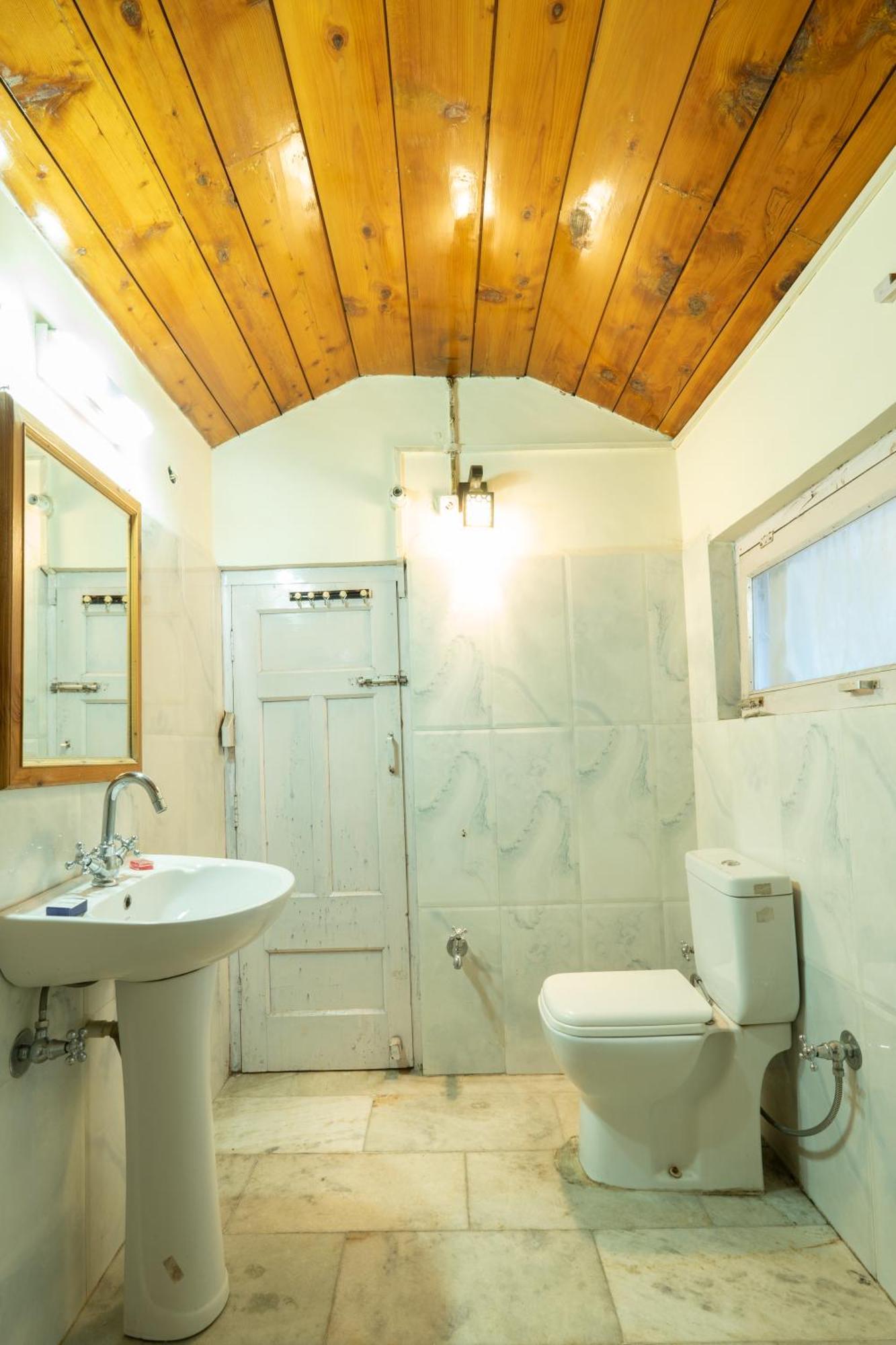 Holiday Home International -Vivaan Stays Manāli Zewnętrze zdjęcie